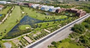 Motril da luz verde al proyecto de un centro de fútbol de alto rendimiento en Playa Granada