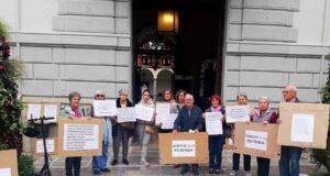 Sit-in protest over closure of homeless shelter in Granada