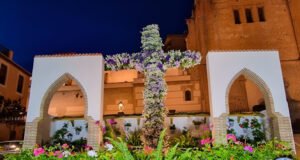 Motril se viste de fiesta: Las Cruces de Mayo llegan al Paseo de las Explanadas