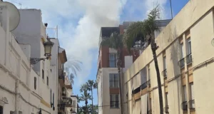 Fuerte explosión en el Hotel Olas de Almuñécar provoca incendio en la azotea y desalojos
