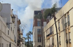 Fuerte explosión en el Hotel Olas de Almuñécar provoca incendio en la azotea y desalojos